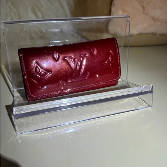 Louis Vuitton Pomme D'Amour Monogram Vernis Multicles Four Ring Key Holder - Picture 9 of 13